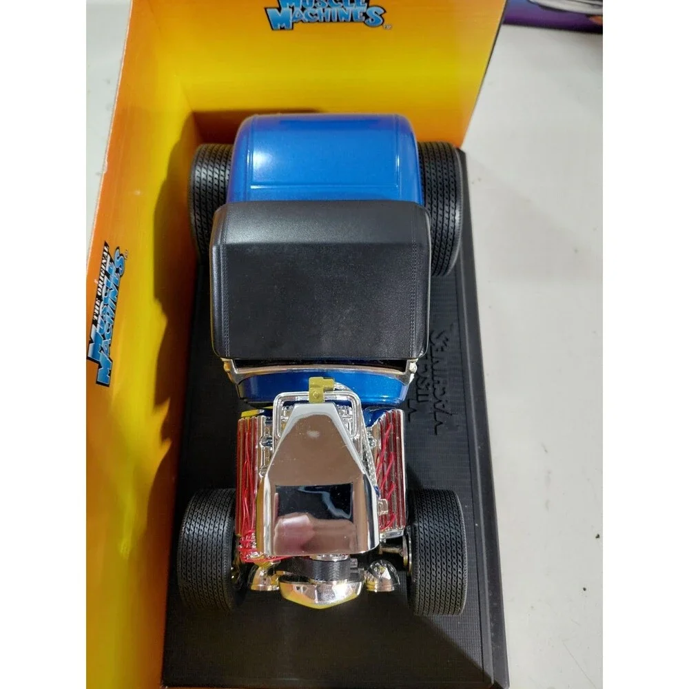 Muscle Machines 71166 1:18 Diecast 1932 Ford Roadster Hot Rod w/box